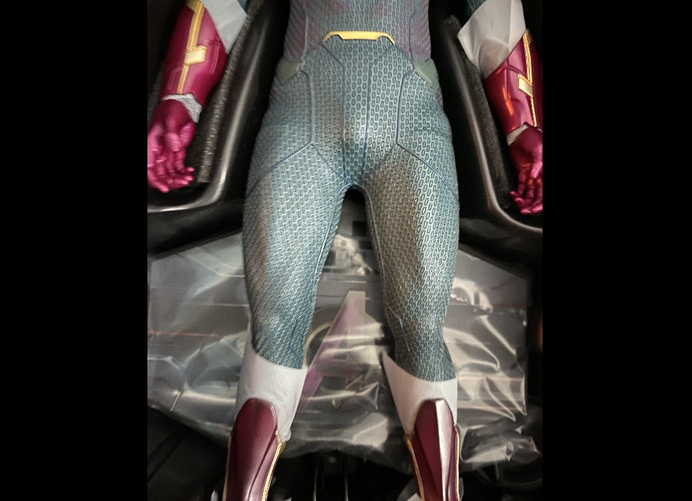 Unused! Hot Toys MMS296 1/6 VISION (Printing Issue) Non-refundable