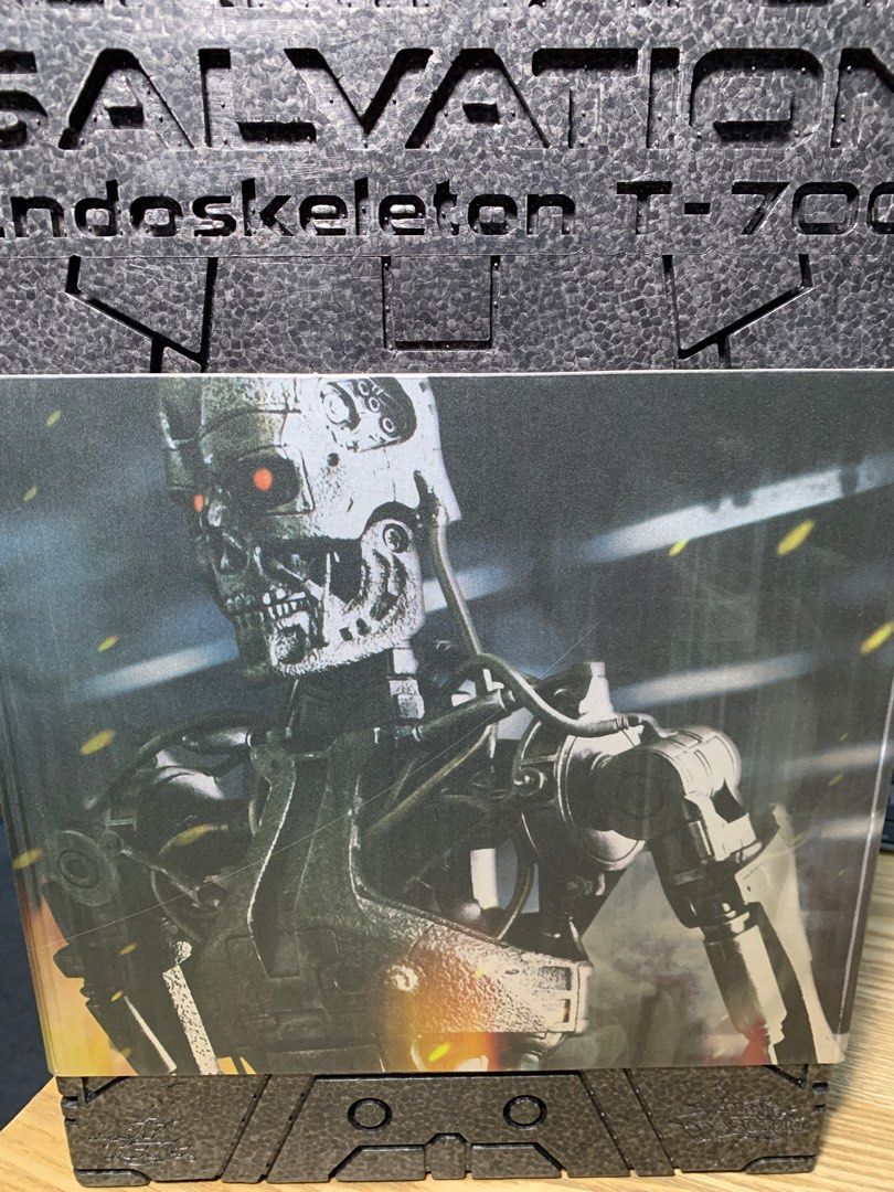 Hot Toys MMS94 Terminator : Salvation 1/6 Endoskeleton T-700 Non-refundable!