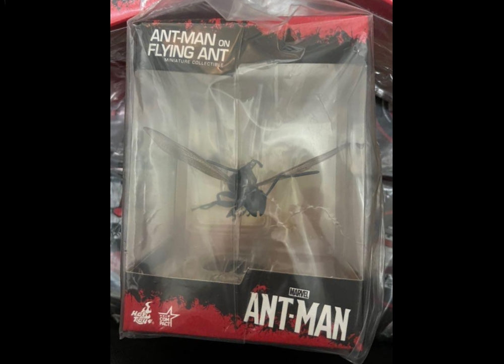Hot Toys MMSC003 ANT-MAN ON FLYING ANT MINIATURE COLLECTIBLE