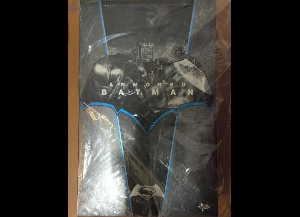 Hot Toys MMS349 蝙蝠侠大战超人 1/6 装甲蝙蝠侠