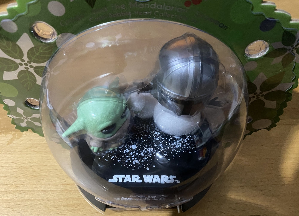 Hot Toys Grogu and The Mandalorian Snowman Cosbaby set 2022 VIP Gift
