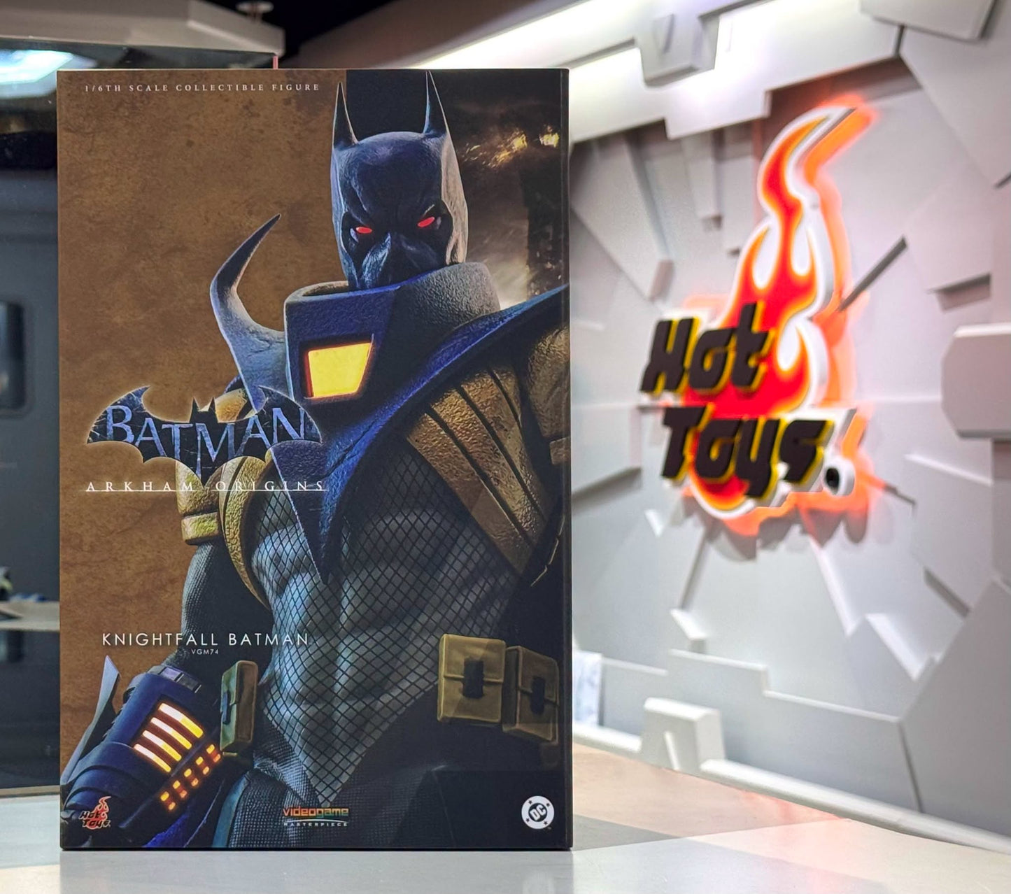 Ready! Hot Toys VGM74 Batman: Arkham Origins 1/6 Knightfall Batman