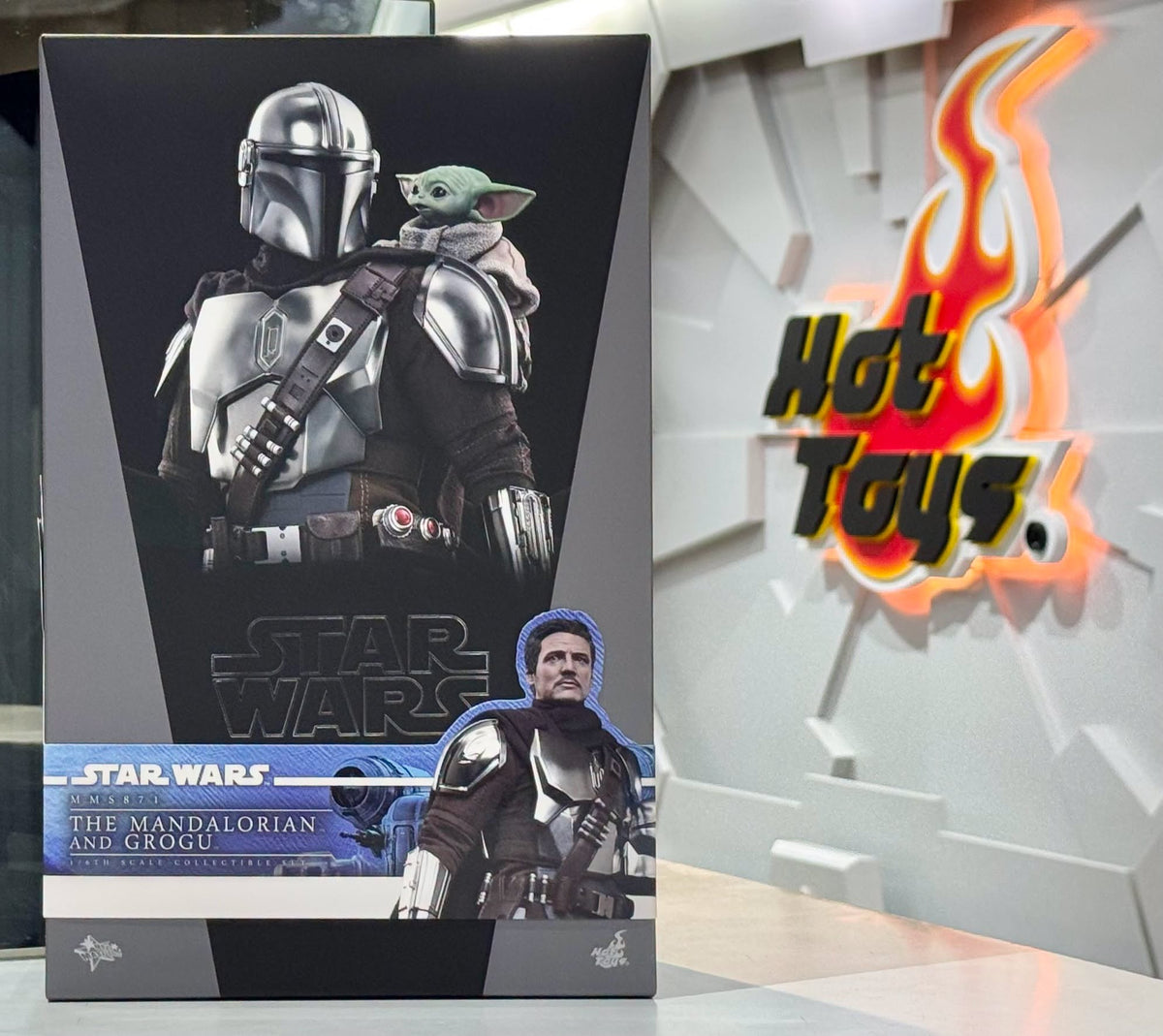 Ready! Hot Toys MMS871 Star Wars: The Mandalorian & Grogu 1/6 The Mandalorian & Grogu Set