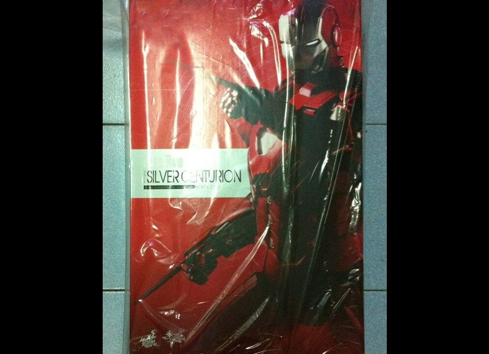 Hot Toys MMS213 IRON MAN 3 1/6 SILVER CENTURION (MARK XXXIII) Regular Edition