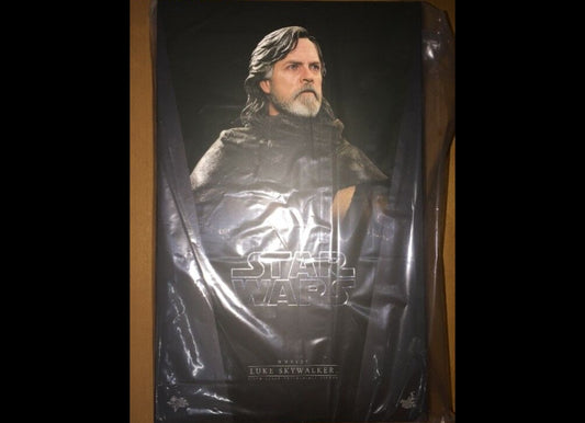Hot Toys MMS457 星球大战：最后的绝地武士 1/6 卢克·天行者
