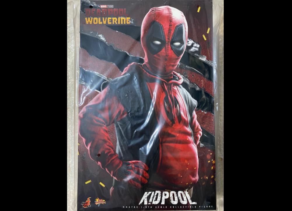 准备好了！Hot Toys MMS763 死侍与金刚狼 1/6 比例 儿童死侍