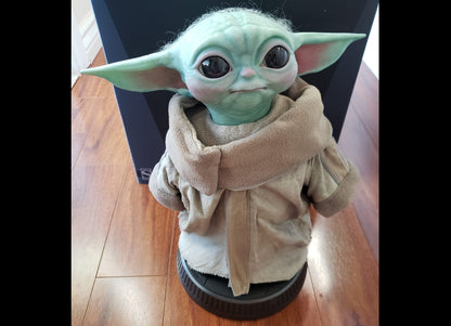 Ready! Sideshow Collectibles The Mandalorian Life-Size The Child