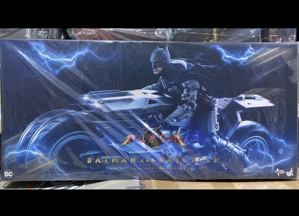 Ready! Hot Toys MMS705 The Flash 1/6 Batman and Batcycle