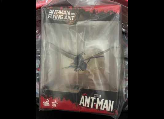 Hot Toys MMSC003 ANT-MAN ON FLYING ANT MINIATURE COLLECTIBLE
