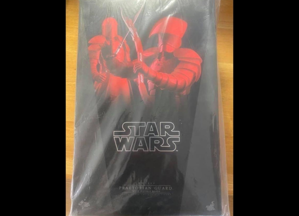 Hot Toys MMS454 STAR WARS: THE LAST JEDI 1/6 PRAETORIAN GUARD WITH DOUBLE BLADE
