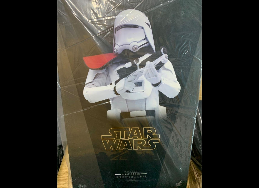 Hot Toys MMS322 STAR WARS: THE FORCE AWAKENS 1/6 FIRST ORDER SNOWTROOPER OFFICER