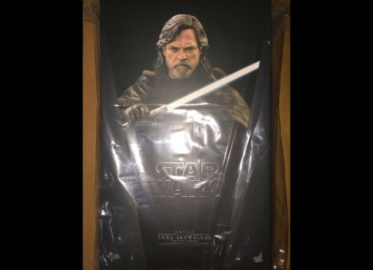 Hot Toys MMS458 STAR WARS THE LAST JEDI 1/6 LUKE SKYWALKER (DELUXE VERSION)