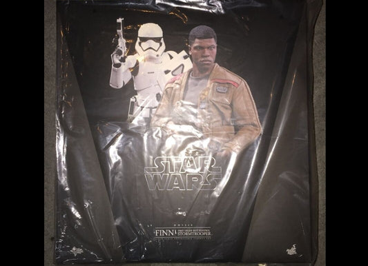 Hot Toys MMS346 STAR WARS 1/6 FINN AND FIRST ORDER RIOT CONTROL STORMTROOPER SET
