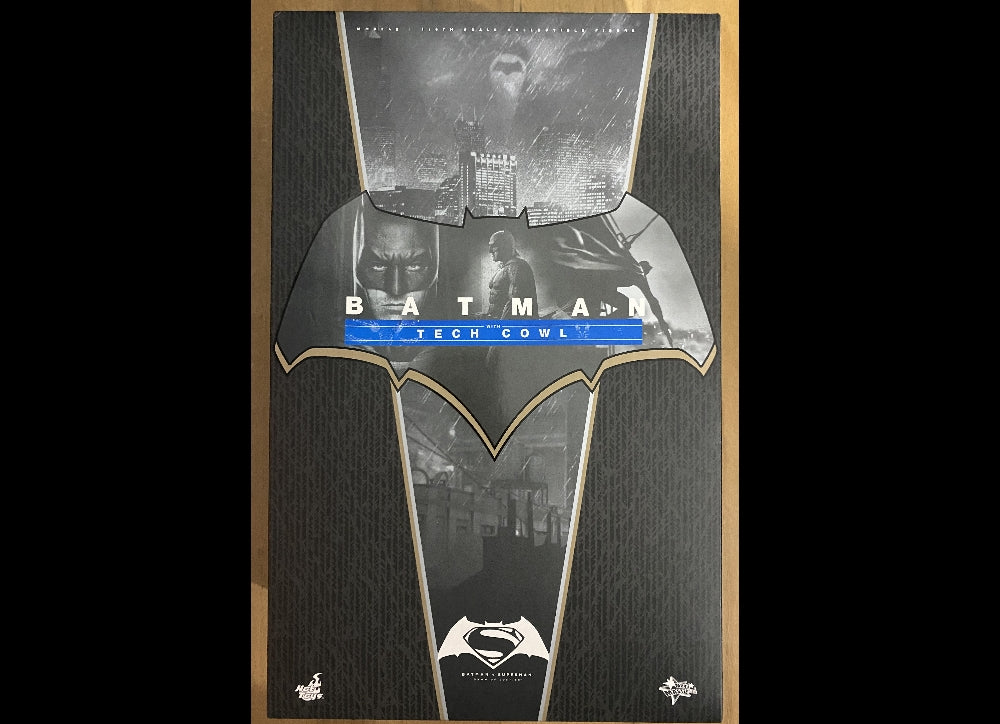 Unused Hot Toys MMS342 1/6 BATMAN with Tech Cowl Non-refundable