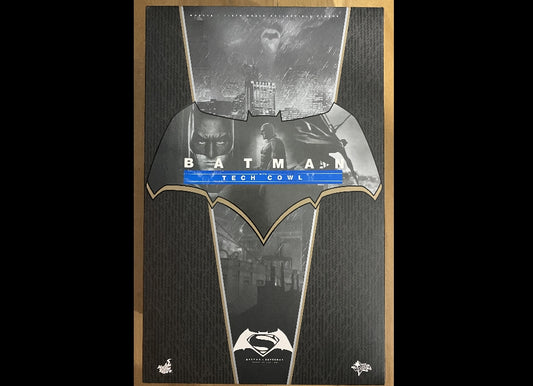 Unused Hot Toys MMS342 1/6 BATMAN with Tech Cowl Non-refundable